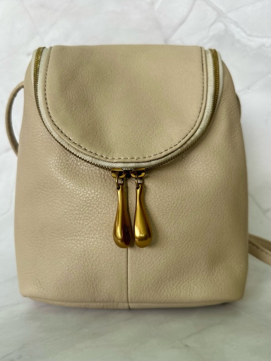 HOBO Handbags - HOBO Fern Crossbody Bag - Pebbled Leather - Sandstorm / Taupe